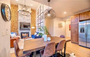 Riverside Alpine Escape | Elegant Winter Getaway in Silverthorne - Silverthorne, Colorado