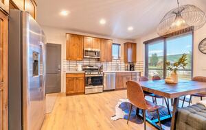 Riverside Alpine Escape | Elegant Winter Getaway in Silverthorne - Silverthorne, Colorado