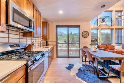 Riverside Alpine Escape | Elegant Winter Getaway in Silverthorne - Silverthorne, Colorado