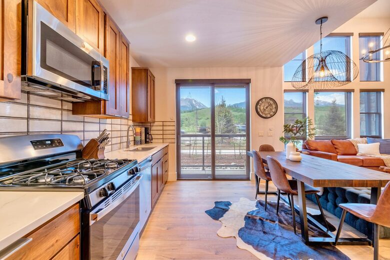 Riverside Alpine Escape | Elegant Winter Getaway in Silverthorne - Silverthorne, Colorado