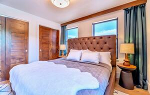 Riverside Alpine Escape | Elegant Winter Getaway in Silverthorne - Silverthorne, Colorado