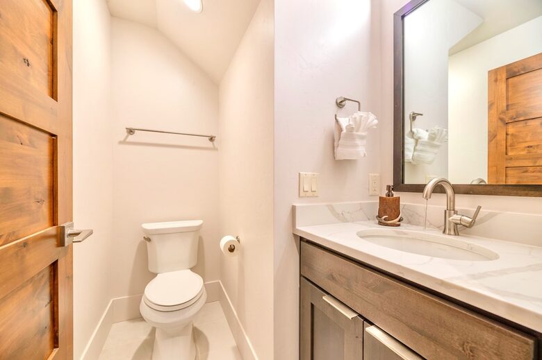 Riverside Alpine Escape | Elegant Winter Getaway in Silverthorne - Silverthorne, Colorado