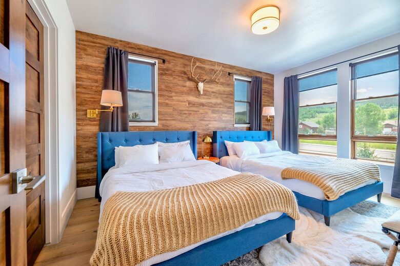 Riverside Alpine Escape | Elegant Winter Getaway in Silverthorne - Silverthorne, Colorado