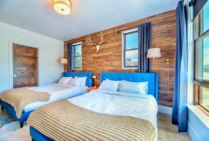 Riverside Alpine Escape | Elegant Winter Getaway in Silverthorne - Silverthorne, Colorado