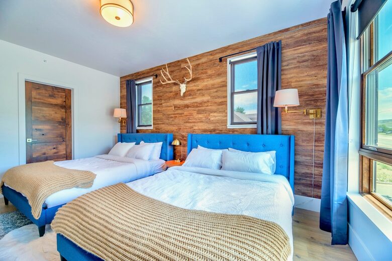 Riverside Alpine Escape | Elegant Winter Getaway in Silverthorne - Silverthorne, Colorado