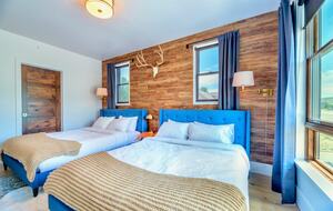 Riverside Alpine Escape | Elegant Winter Getaway in Silverthorne - Silverthorne, Colorado