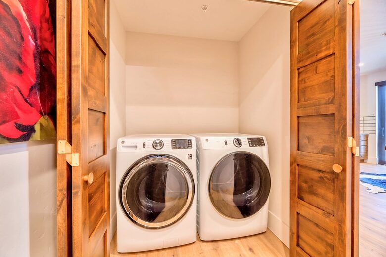 Riverside Alpine Escape | Elegant Winter Getaway in Silverthorne - Silverthorne, Colorado