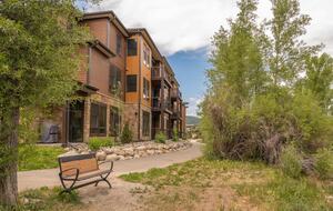 Riverside Alpine Escape | Elegant Winter Getaway in Silverthorne - Silverthorne, Colorado
