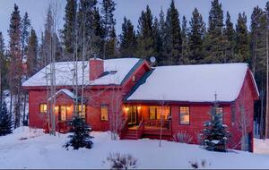 Riverside Alpine Escape | Elegant Winter Getaway in Silverthorne - Silverthorne, Colorado