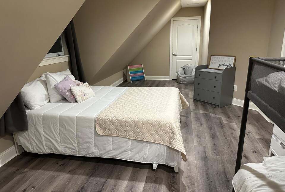 Hillside Haven Retreat | Luxe Kentucky Escape - Newport, Kentucky