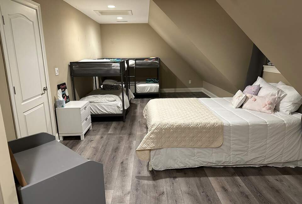 Hillside Haven Retreat | Luxe Kentucky Escape - Newport, Kentucky