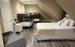 Hillside Haven Retreat | Luxe Kentucky Escape - Newport, Kentucky