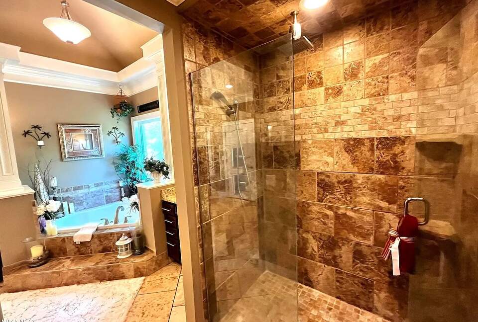 Hillside Haven Retreat | Luxe Kentucky Escape - Newport, Kentucky