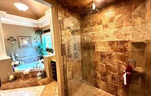 Hillside Haven Retreat | Luxe Kentucky Escape - Newport, Kentucky