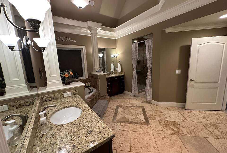 Hillside Haven Retreat | Luxe Kentucky Escape - Newport, Kentucky