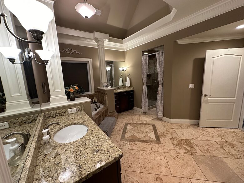 Hillside Haven Retreat | Luxe Kentucky Escape - Newport, Kentucky