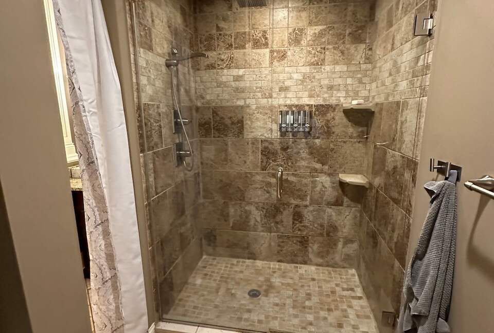 Hillside Haven Retreat | Luxe Kentucky Escape - Newport, Kentucky