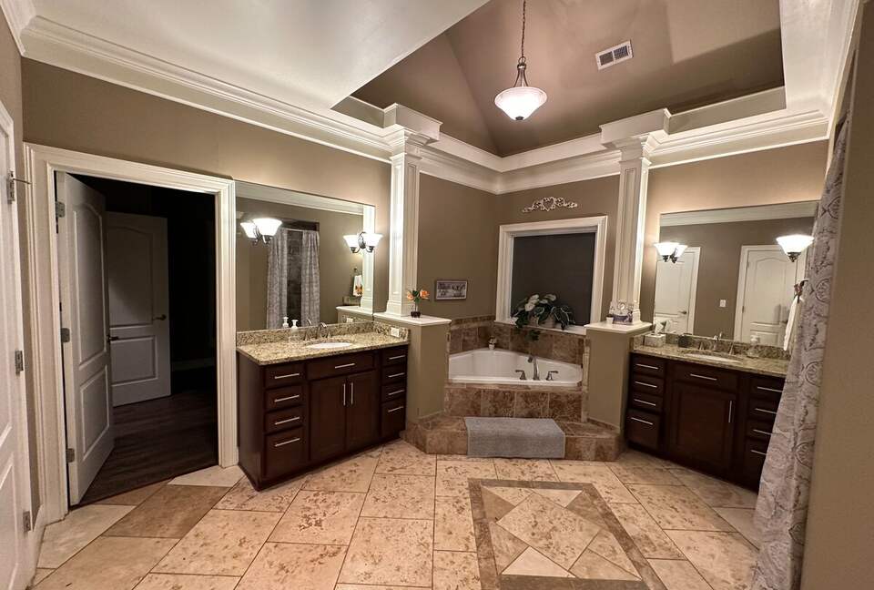 Hillside Haven Retreat | Luxe Kentucky Escape - Newport, Kentucky