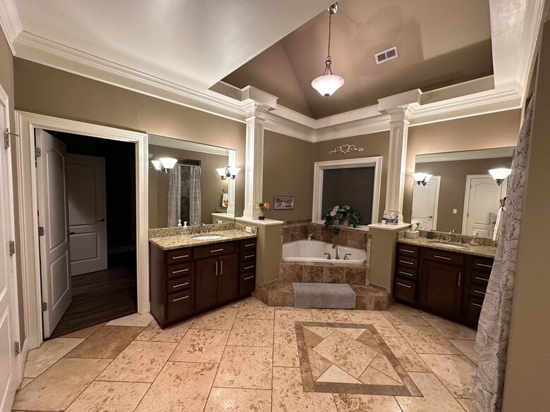 Hillside Haven Retreat | Luxe Kentucky Escape - Newport, Kentucky