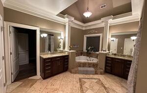 Hillside Haven Retreat | Luxe Kentucky Escape - Newport, Kentucky