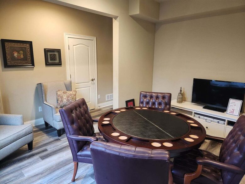 Hillside Haven Retreat | Luxe Kentucky Escape - Newport, Kentucky