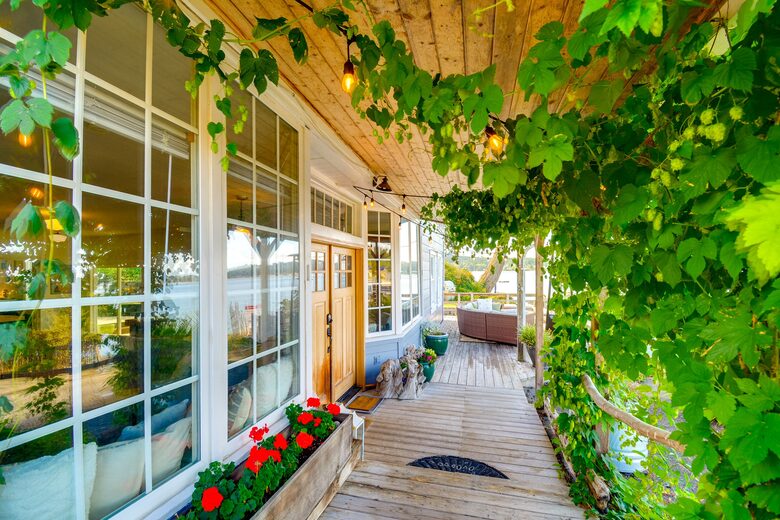 Historic Gig Harbor Waterfront Retreat with Private Beach - Gig Harbor, Washington