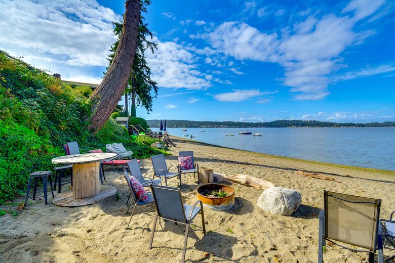 Historic Gig Harbor Waterfront Retreat with Private Beach - Gig Harbor, Washington