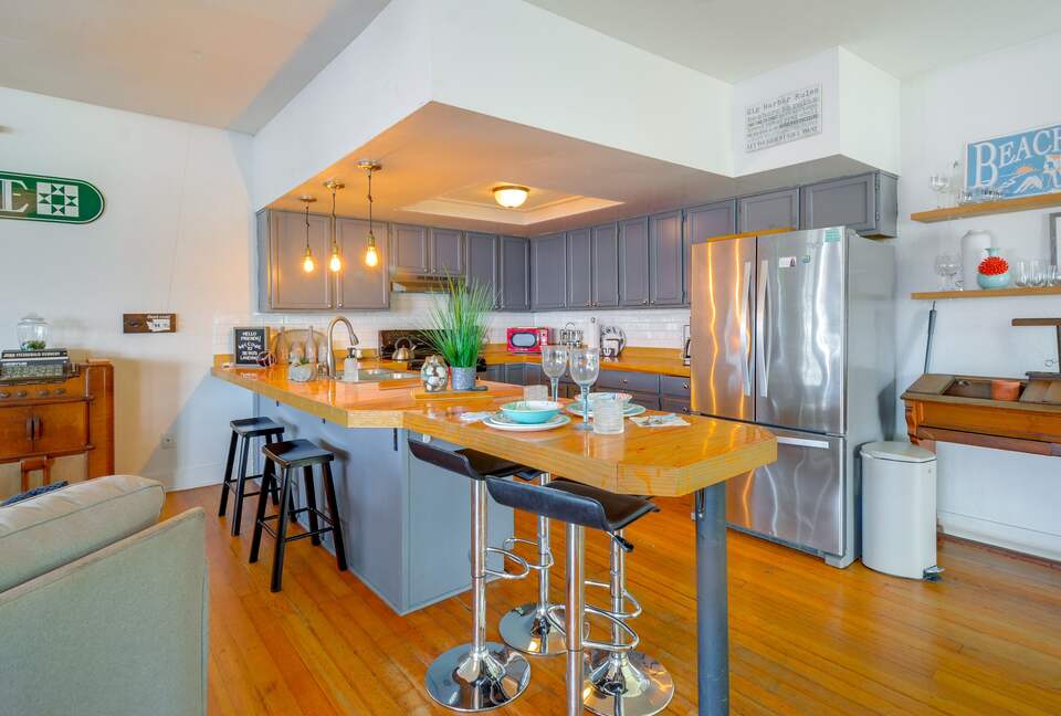 Historic Gig Harbor Waterfront Retreat with Private Beach - Gig Harbor, Washington