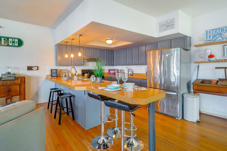 Historic Gig Harbor Waterfront Retreat with Private Beach - Gig Harbor, Washington