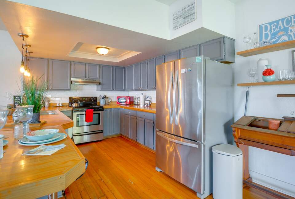 Historic Gig Harbor Waterfront Retreat with Private Beach - Gig Harbor, Washington