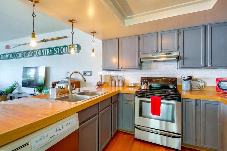 Historic Gig Harbor Waterfront Retreat with Private Beach - Gig Harbor, Washington