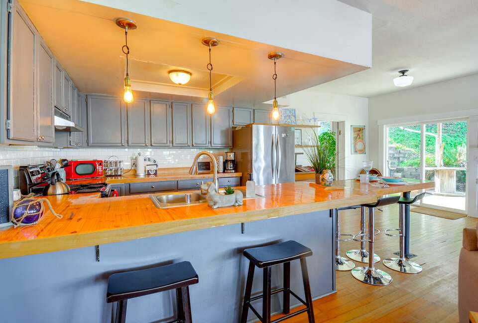 Historic Gig Harbor Waterfront Retreat with Private Beach - Gig Harbor, Washington