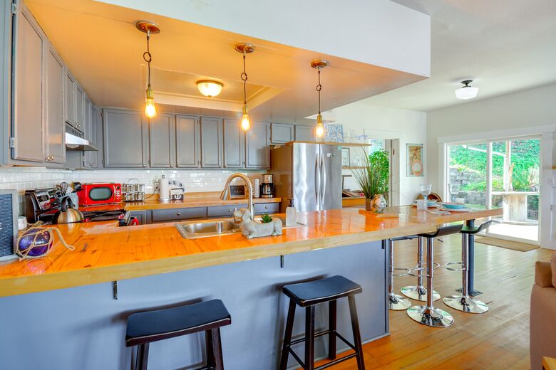 Historic Gig Harbor Waterfront Retreat with Private Beach - Gig Harbor, Washington