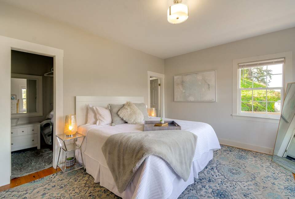 Historic Gig Harbor Waterfront Retreat with Private Beach - Gig Harbor, Washington