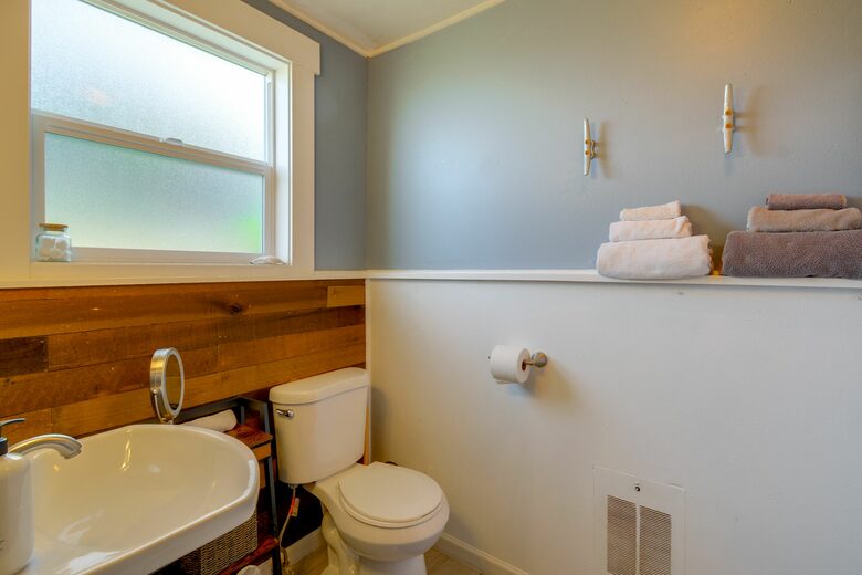 Historic Gig Harbor Waterfront Retreat with Private Beach - Gig Harbor, Washington