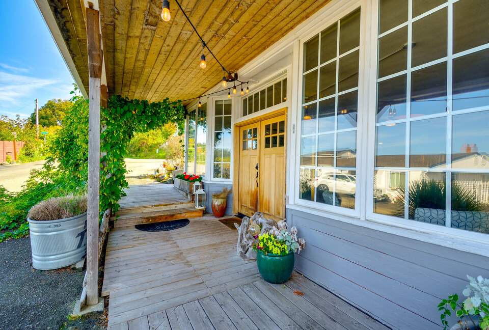 Historic Gig Harbor Waterfront Retreat with Private Beach - Gig Harbor, Washington