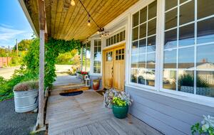Historic Gig Harbor Waterfront Retreat with Private Beach - Gig Harbor, Washington