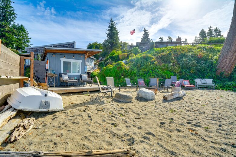 Historic Gig Harbor Waterfront Retreat with Private Beach - Gig Harbor, Washington