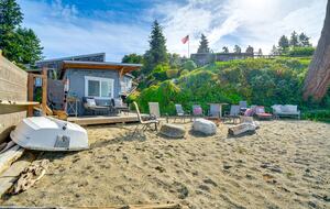 Historic Gig Harbor Waterfront Retreat with Private Beach - Gig Harbor, Washington