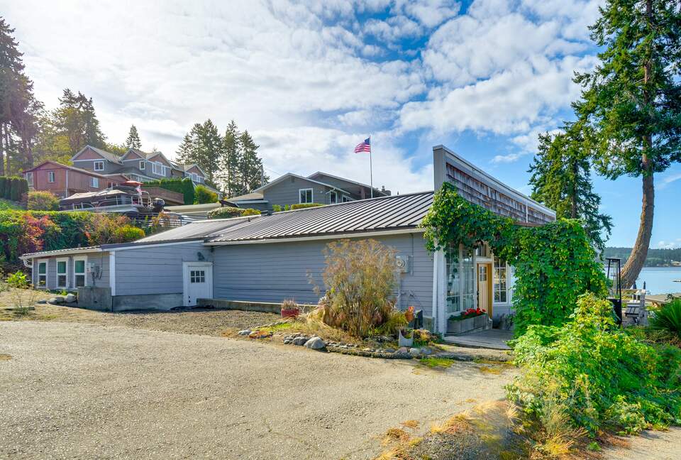 Historic Gig Harbor Waterfront Retreat with Private Beach - Gig Harbor, Washington