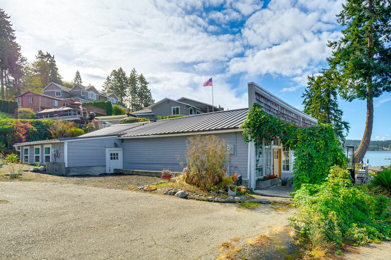 Historic Gig Harbor Waterfront Retreat with Private Beach - Gig Harbor, Washington