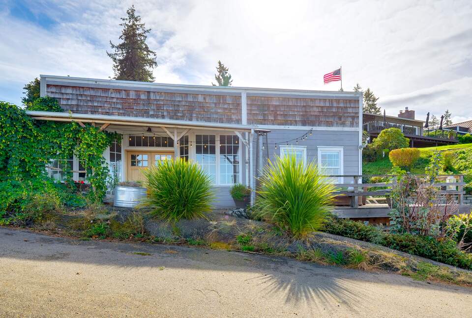 Historic Gig Harbor Waterfront Retreat with Private Beach - Gig Harbor, Washington