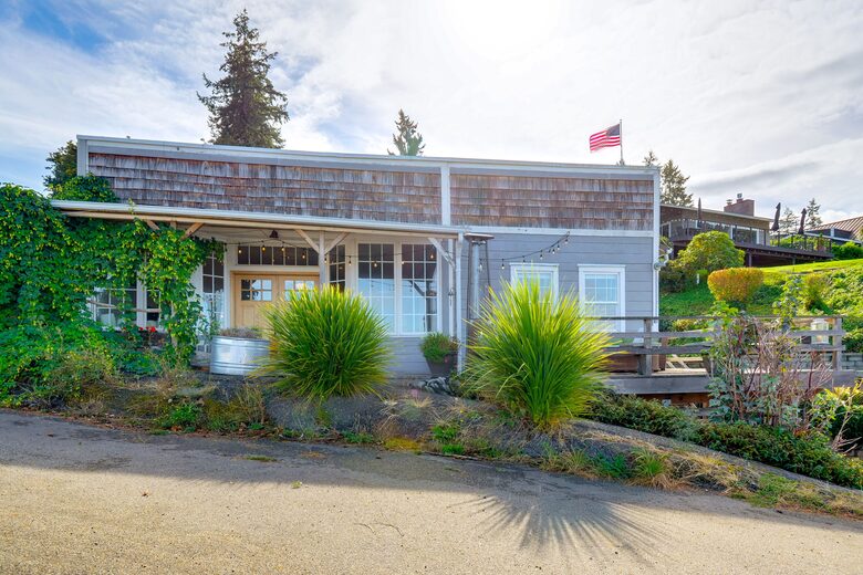 Historic Gig Harbor Waterfront Retreat with Private Beach - Gig Harbor, Washington