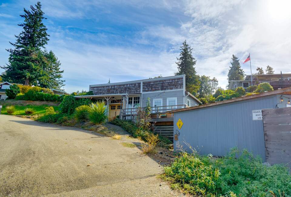 Historic Gig Harbor Waterfront Retreat with Private Beach - Gig Harbor, Washington