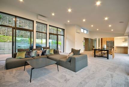 Alpine Vista House | Modern Luxury with Panoramic Lake & Mountain Views - Queenstown, New Zealand