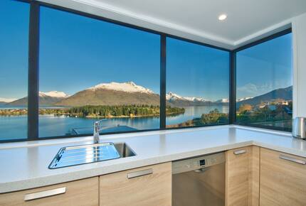 Alpine Vista House | Modern Luxury with Panoramic Lake & Mountain Views - Queenstown, New Zealand