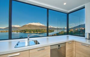 Alpine Vista House | Modern Luxury with Panoramic Lake & Mountain Views - Queenstown, New Zealand