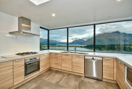 Alpine Vista House | Modern Luxury with Panoramic Lake & Mountain Views - Queenstown, New Zealand