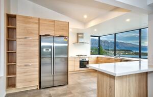 Alpine Vista House | Modern Luxury with Panoramic Lake & Mountain Views - Queenstown, New Zealand