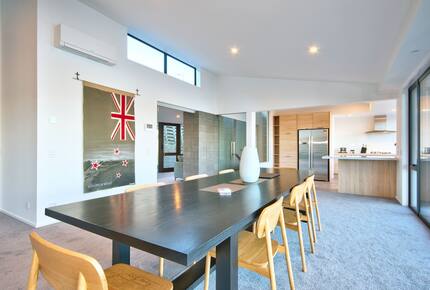 Alpine Vista House | Modern Luxury with Panoramic Lake & Mountain Views - Queenstown, New Zealand